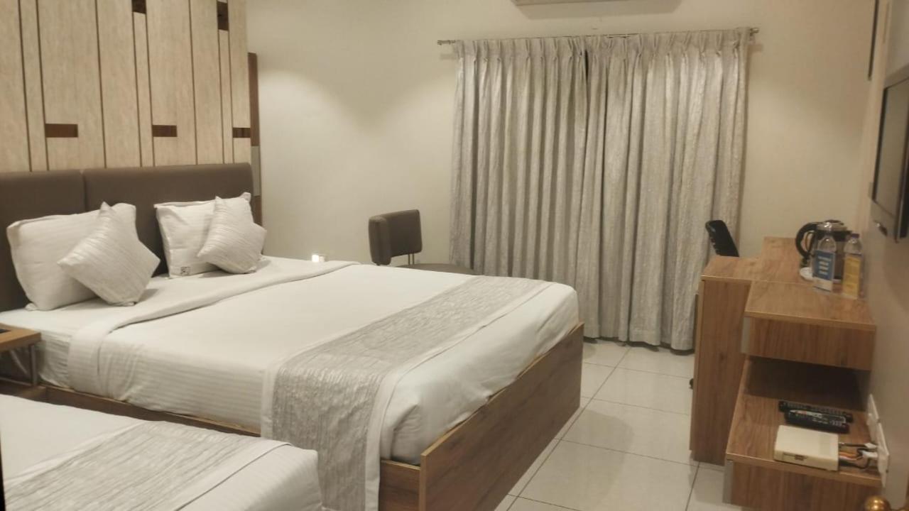 Secundurabad Hotel Annapoorna Residency מראה חיצוני תמונה